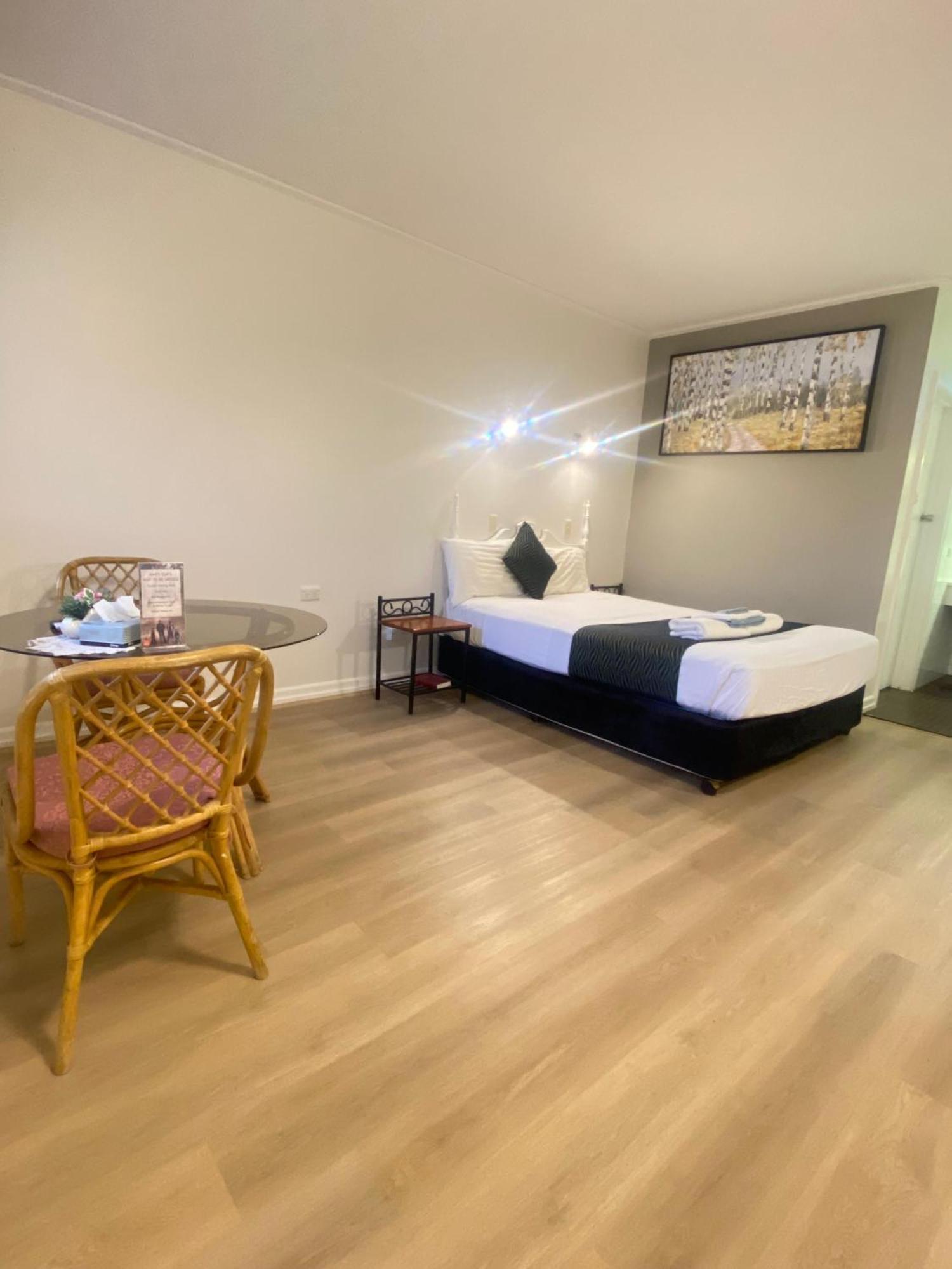 Cobb Inlander Motel Hay Eksteriør bilde